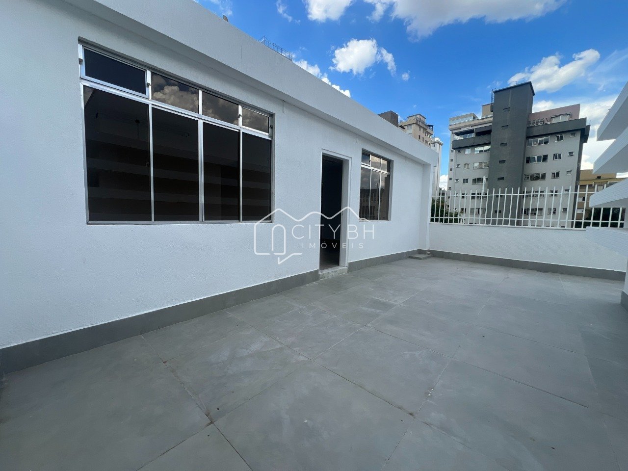 Cobertura no melhor do Luxemburgo: 345m², 4 qts, 2 vgs.
