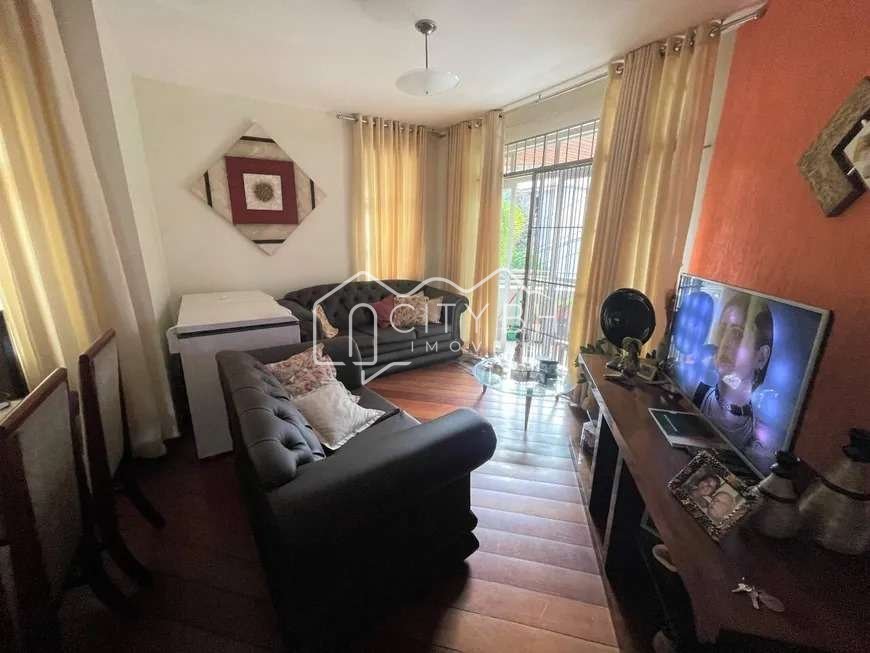 Um por andar, 4 quartos, 1 suite, 2 vagas no Santo Antônio.