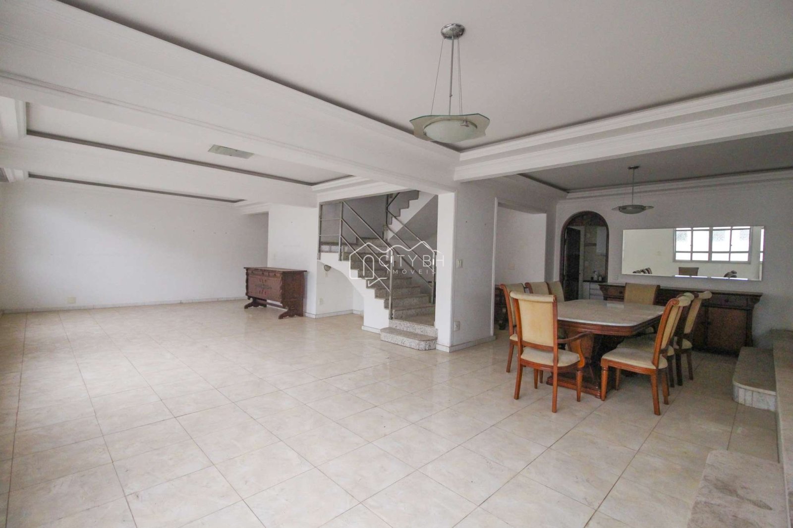 Linda cobertura, 4 quartos, 2 suites e 3 vagas no melhor do Santo Antônio.
