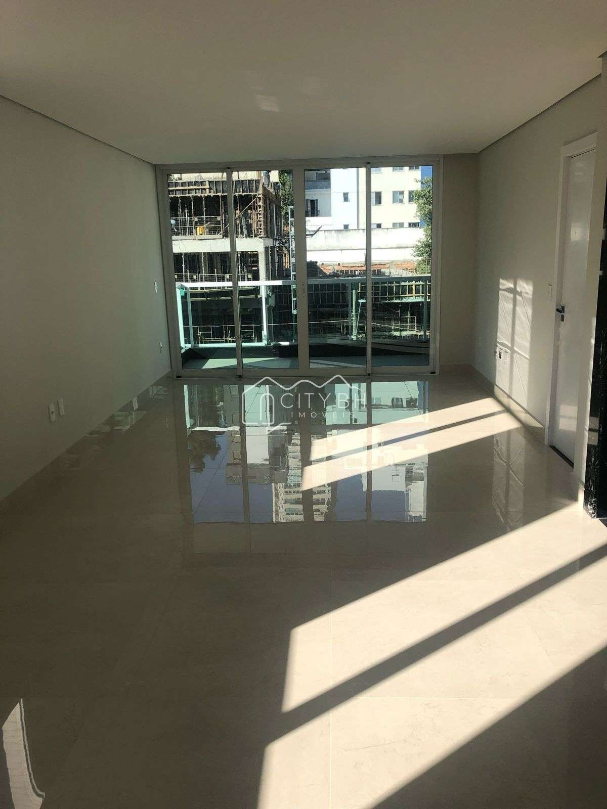 4 quartos no Gutierrez plano, 2 suites e 2 semi, 3 vagas