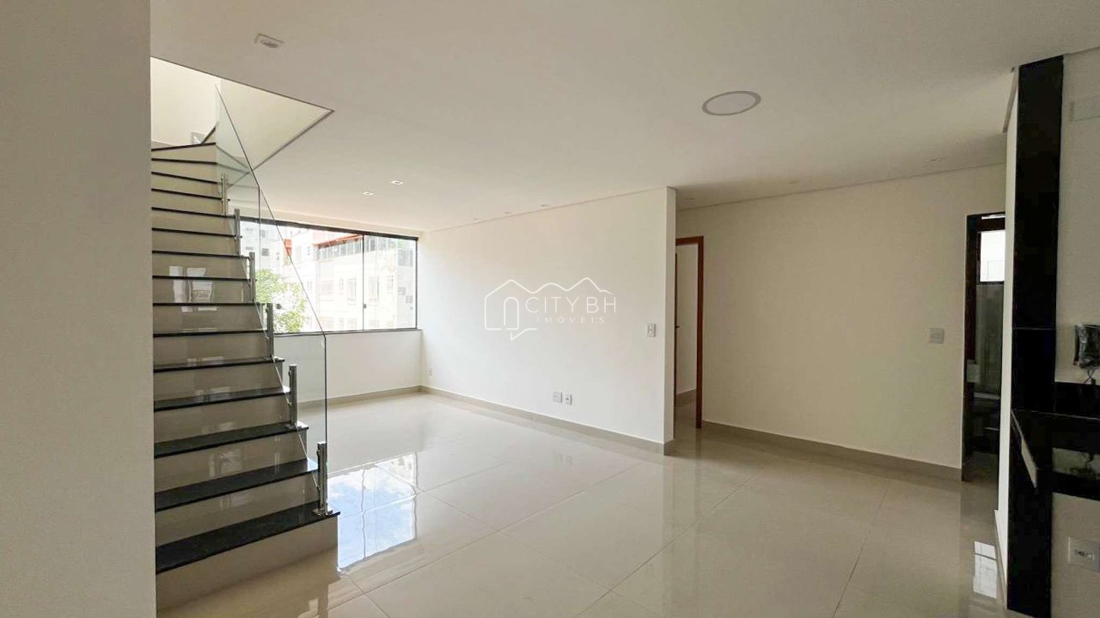 Cobertura de 3 quartos, 2 suites e 2 vagas no melhor do Gutierrez.
