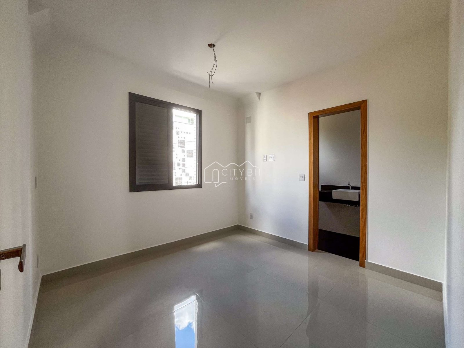 3 quartos com 2 suites e 2 vagas no melhor do Gutierrez