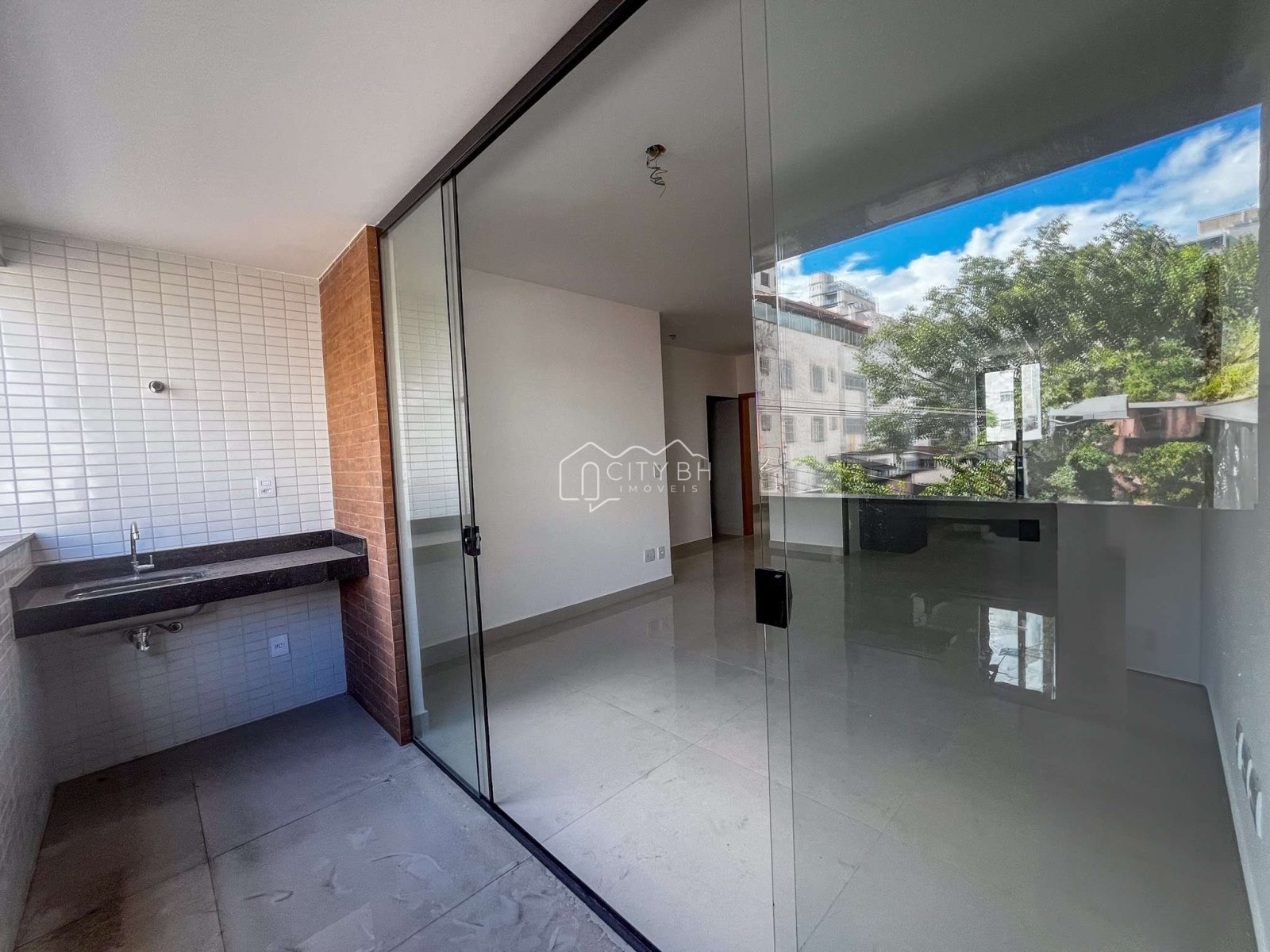 3 quartos com 2 suites e 2 vagas no melhor do Gutierrez