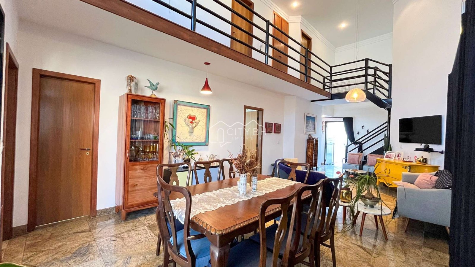 Cobertura espetacular no Gutierrez com 4 quartos, 2 suites e 3 vagas.