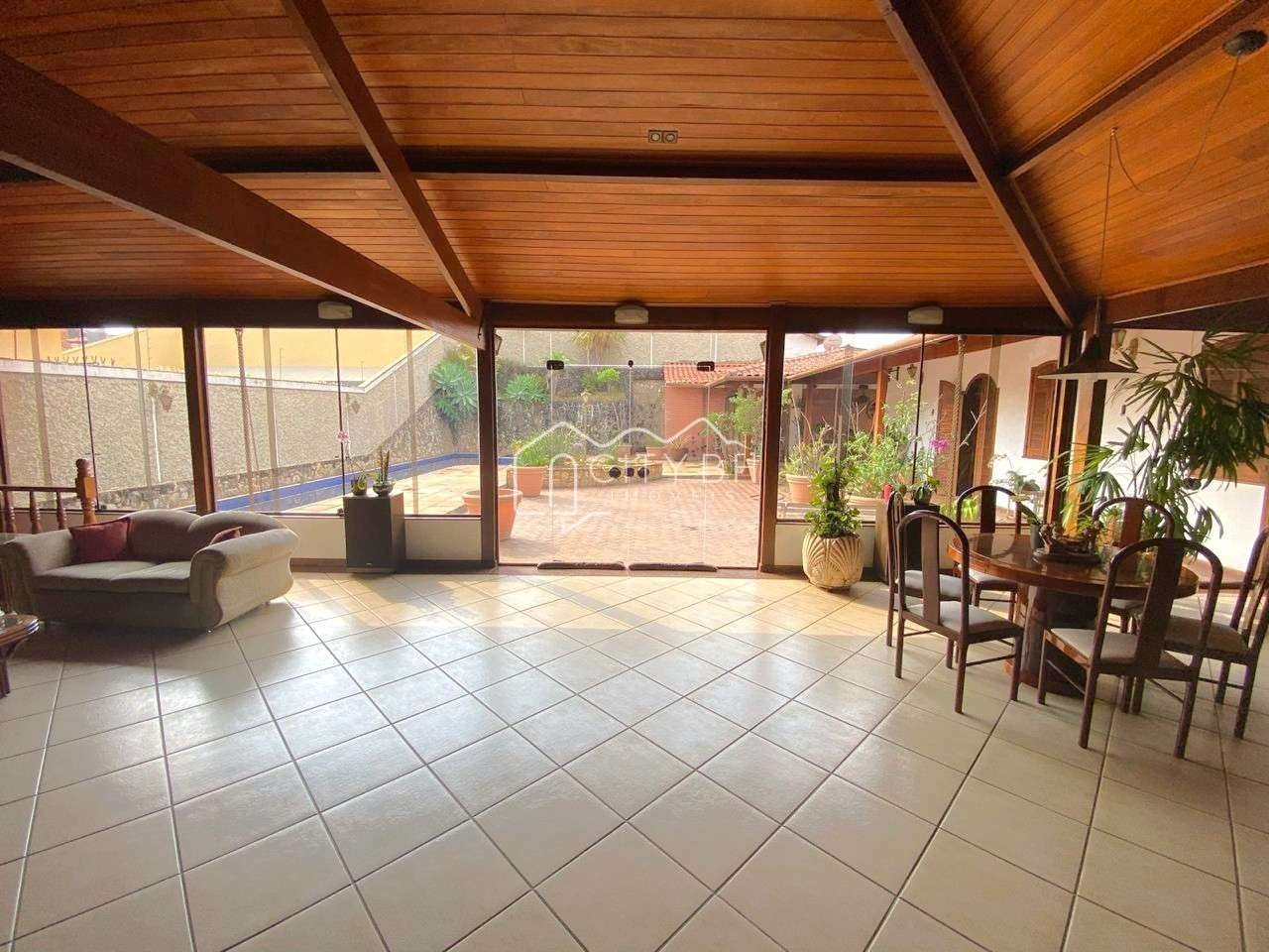 Casa no Santa Lúcia com 5 quartos, 3 suites, 4 vagas