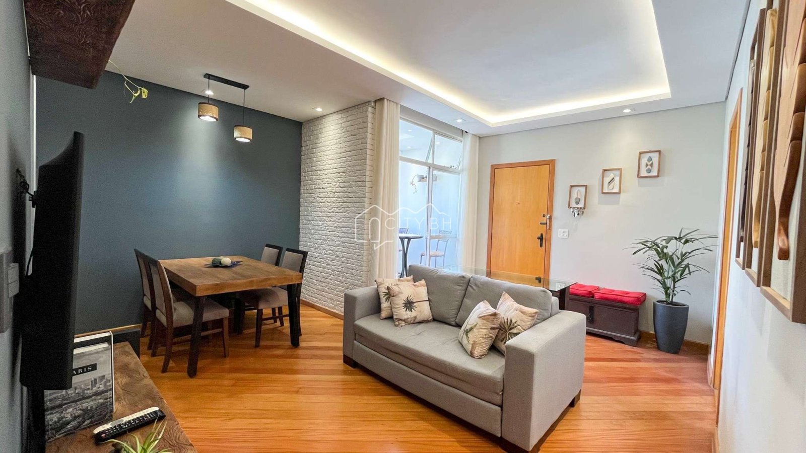 2 quartos, 1 suite e 2 vagas no Buritis