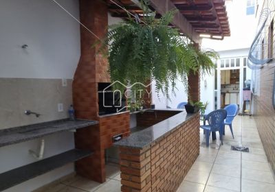 Linda Área Privativa no melhor ponto do bairro Fernão Dias