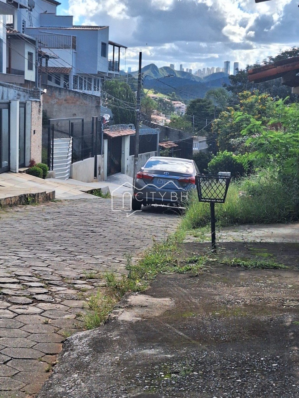 Casa no bairro Alto das Quintas em Nova Lima.