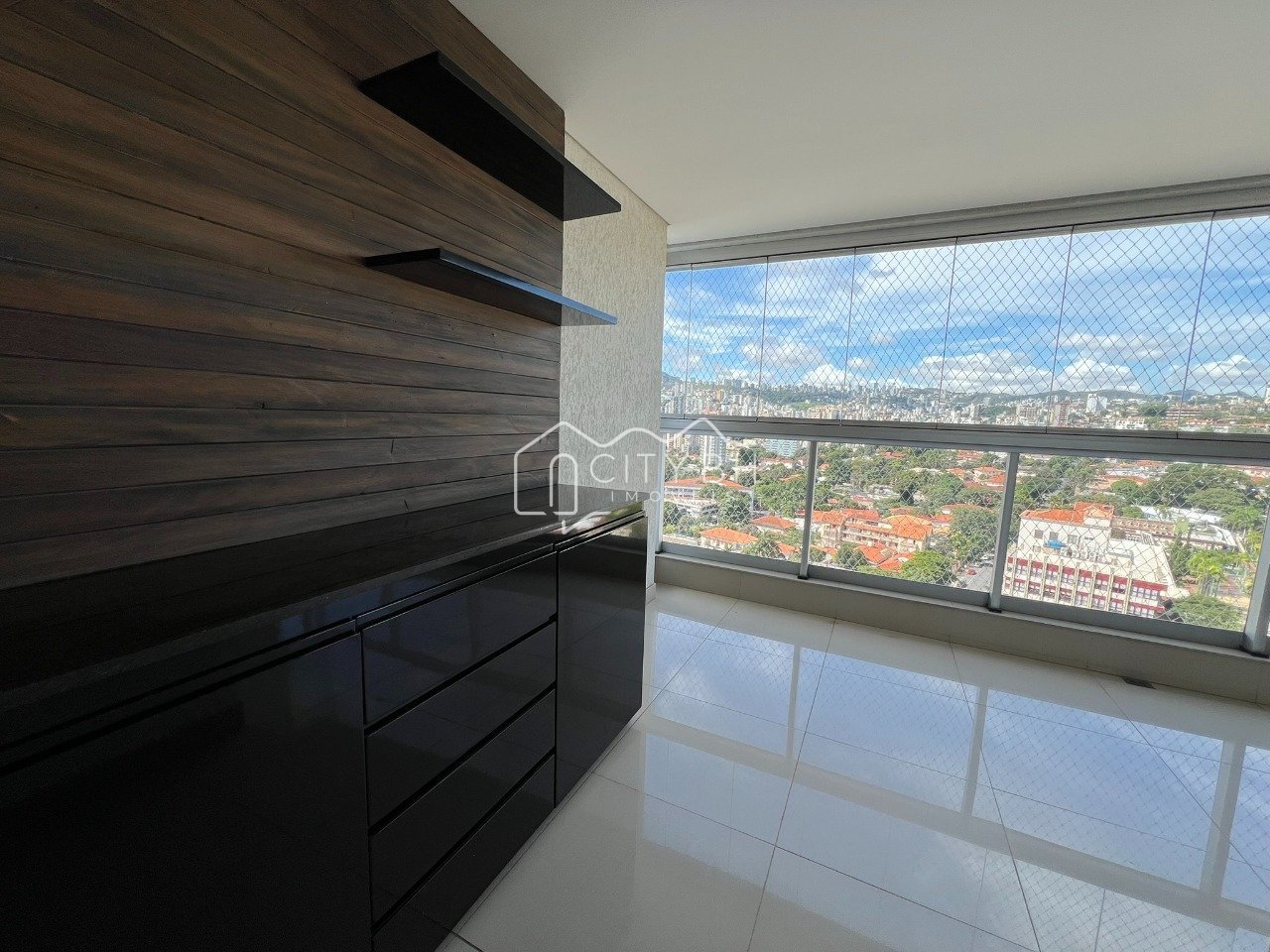 Apartamento de 168m² -4 quartos, Lourdes.