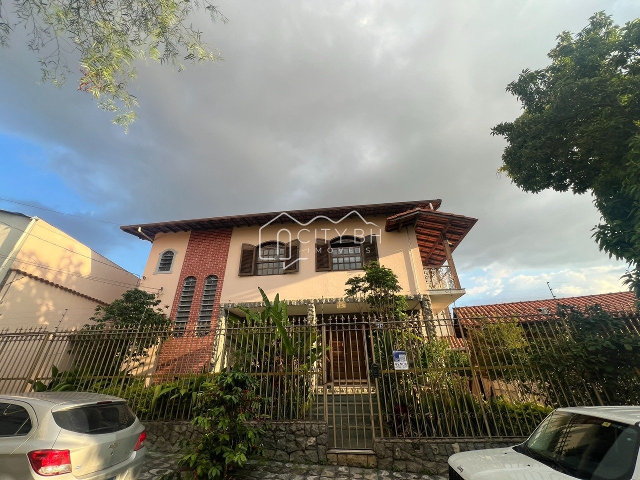Casa colonial com 4 quartos no bairro da Graça.