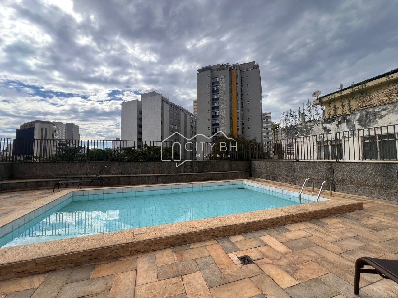 Apartamento de 3 quartos para aluguel no Coração de Jesus.