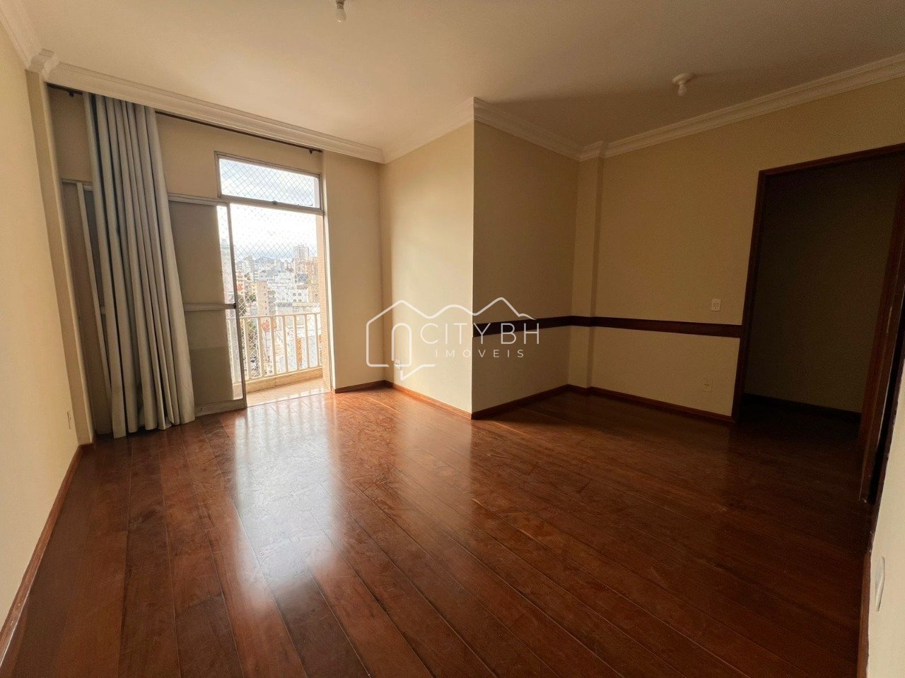 Apartamento de 3 quartos para aluguel no Coração de Jesus.