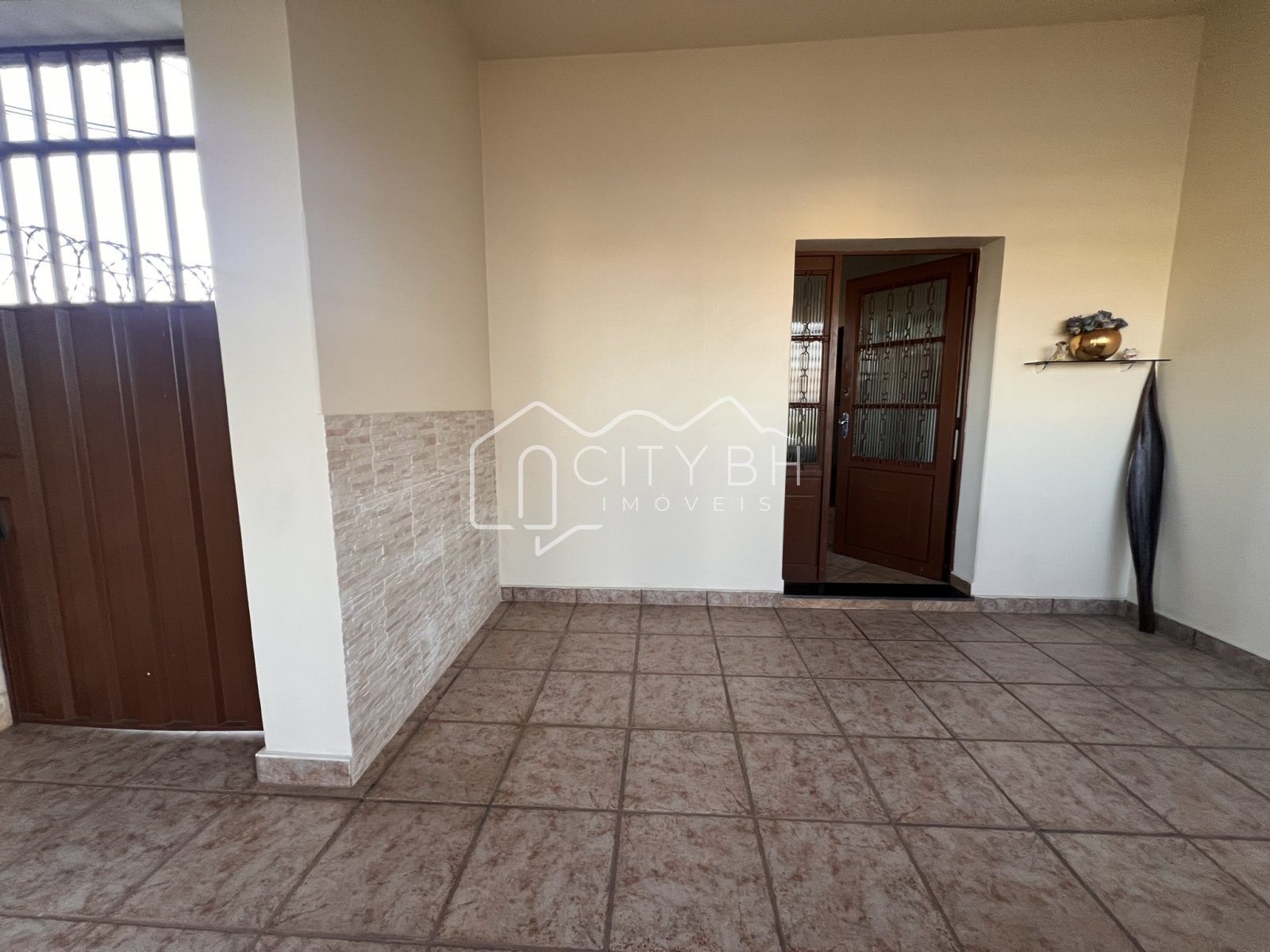 Casa de 3qtos independente para Aluguel no Carlos Prates