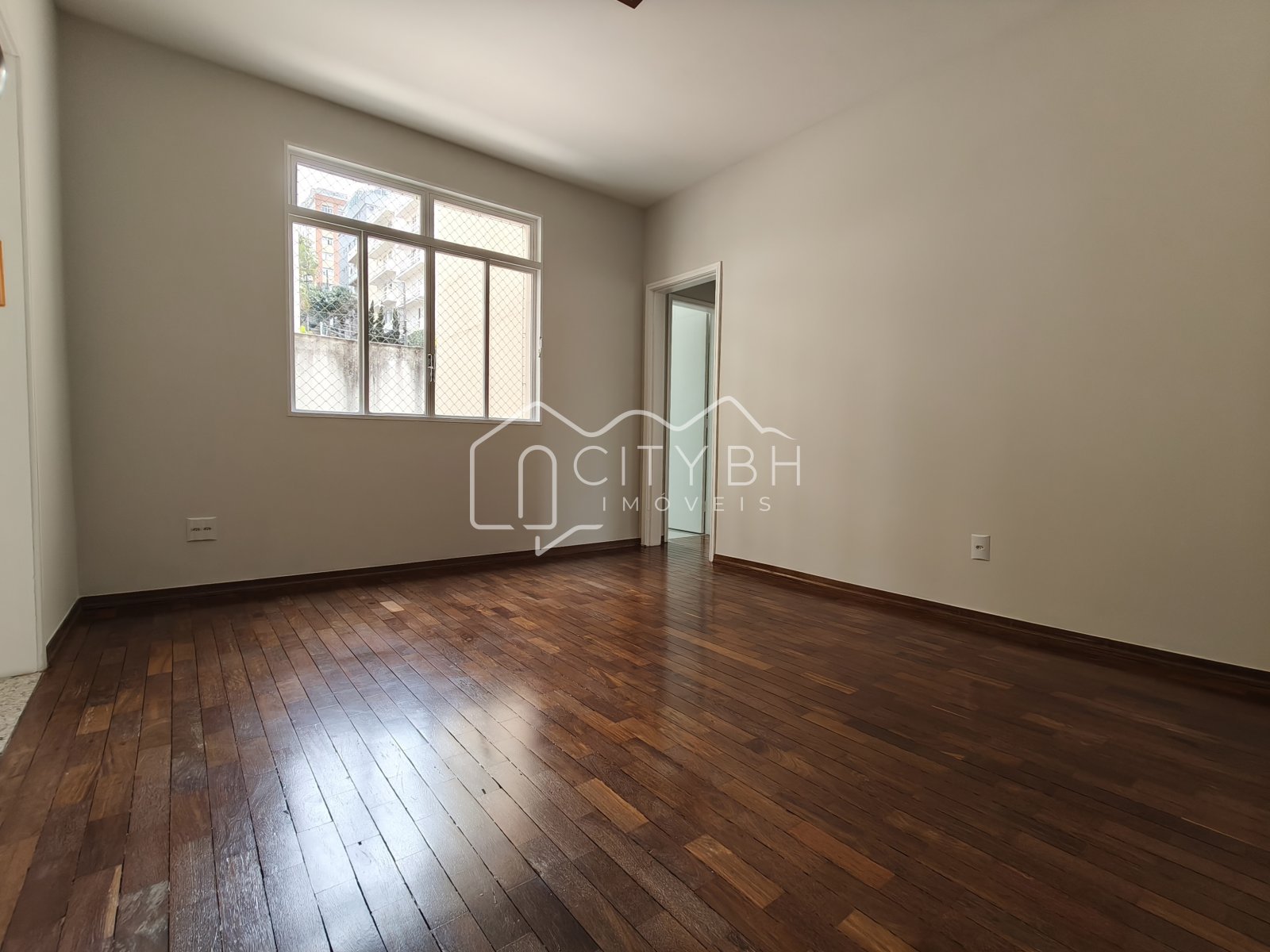 Apartamento de 2 quartos para locação no Coração de Jesus / Luxemburgo